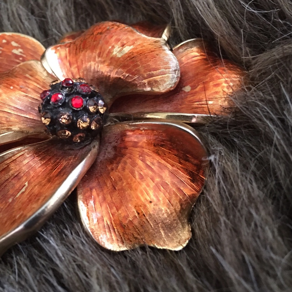 Vintage painted gold tone rhinestone pin brooch - Picture 5 of 6
